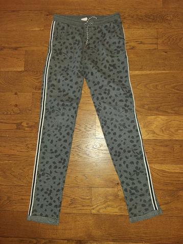 Joggingbroek maat 146/152 beschikbaar voor biedingen