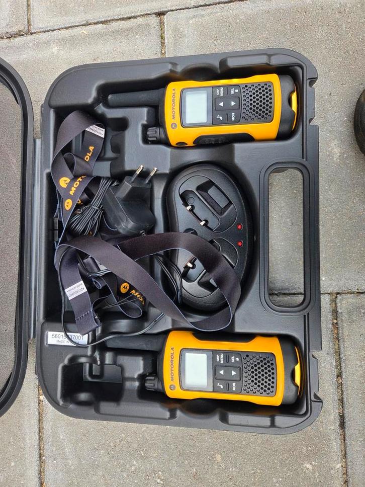 Motorola Portofoons (2) met Lader & Koffer, Telecommunicatie, Portofoons en Walkie-talkies, Gebruikt, Portofoon of Walkie-talkie