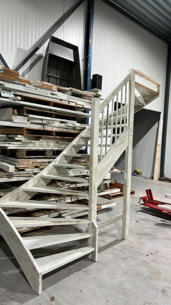 Trappen 2900 hoog dichte en open links en rechtsom, Doe-het-zelf en Verbouw, Ladders en Trappen, 2 tot 4 meter, Ophalen of Verzenden