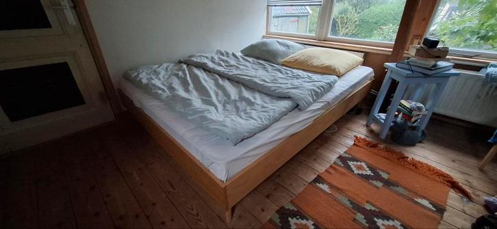 Bed met lattenbodem 160x200, Huis en Inrichting, Slaapkamer | Slaapbanken, Zo goed als nieuw, 90 cm, Eenpersoons, Ophalen