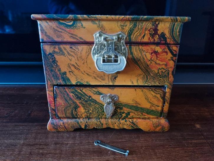 Chinees Lakwerk Sieradenkistje., Antiek en Kunst, Kunst | Niet-Westerse kunst, Ophalen of Verzenden