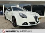 Alfa romeo Giulietta 1.4 T Distinctive, Voorwielaandrijving, Gebruikt, Wit, Origineel Nederlands