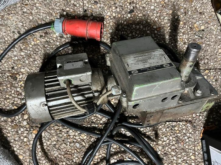 Motor met vertragingskast EKF RV 80, Doe-het-zelf en Verbouw, Motoren, Gebruikt, Elektromotor, Ophalen