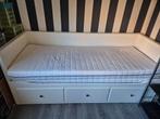 Hemnes bedbank (ikea) uitschuifbaar met twee matrassen, Huis en Inrichting, Slaapkamer | Slaapbanken, Ophalen, Tweepersoons, Zo goed als nieuw