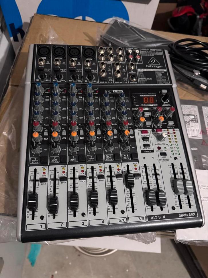 Behringer XENYX X1204USB Mixer - Topstaat!, Muziek en Instrumenten, Mengpanelen, Zo goed als nieuw, 10 tot 20 kanalen, Microfooningang