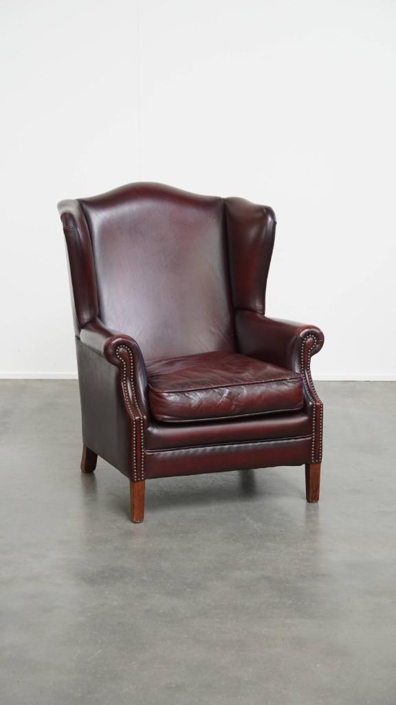 Mooie bordeauxrode rundleren oorfauteuil in Engelse stijl, Huis en Inrichting, Fauteuils, Gebruikt, 75 tot 100 cm, 75 tot 100 cm