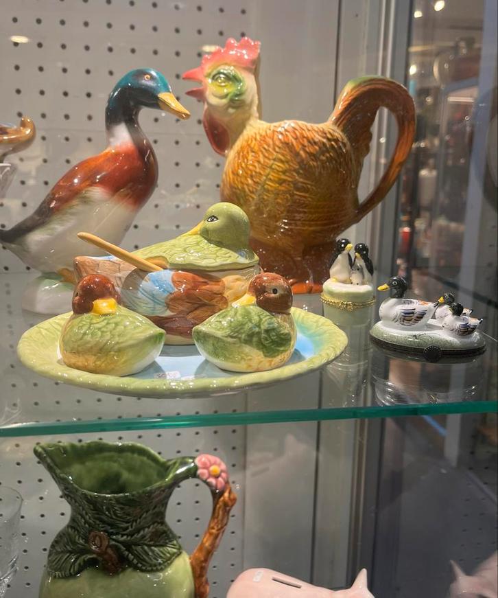 Veel Barbotine in de Vitrine 436/437 - Antiekcentrum, Antiek en Kunst, Antiek | Keramiek en Aardewerk, Ophalen