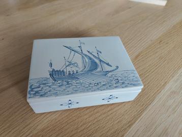 Terschelling Behouden Huys porseleinen doosje Delfts blauw  beschikbaar voor biedingen