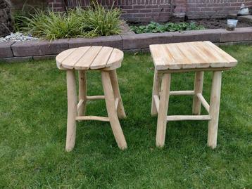 2 leuke krukjes/bijzettafeltjes beschikbaar voor biedingen
