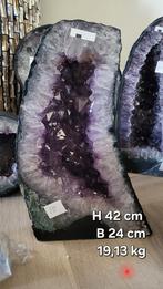 Grote amethist geode Brazilië diep paars dikke kristallen, Ophalen of Verzenden, Mineraal