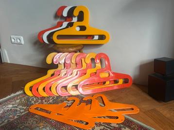 Set van 15 stuks: FLAIR vintage/ retro kledinghangers, 1970 beschikbaar voor biedingen