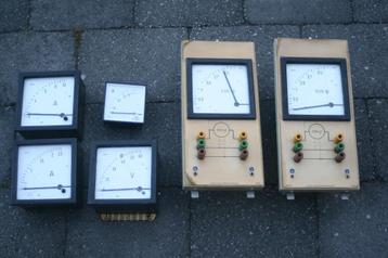 6 oude volt ampere meters in bakeliet beschikbaar voor biedingen