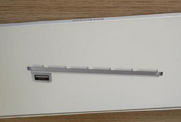 Apple Keyboard met Numeriek toetsenbord beschikbaar voor biedingen