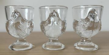 Drie vintage glazen eierdopjes kip / kippen beschikbaar voor biedingen