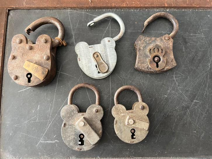 OUD SLOTJE ZONDER SLEUTEL , puur ter decoratie, Antiek en Kunst, Curiosa en Brocante, Ophalen of Verzenden