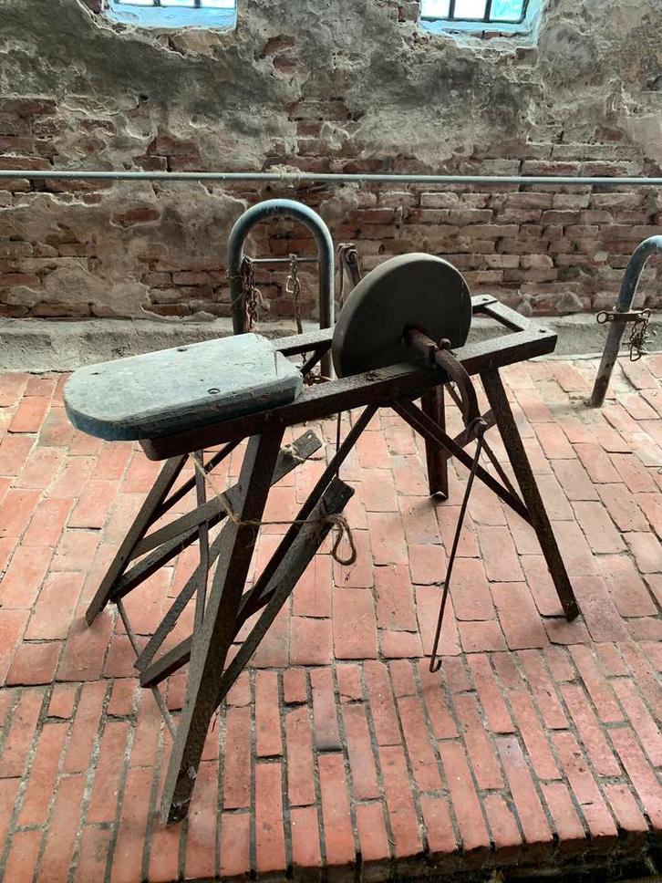 Slijpsteen met trapaandrijving, Antiek en Kunst, Antiek | Gereedschap en Instrumenten, Ophalen of Verzenden