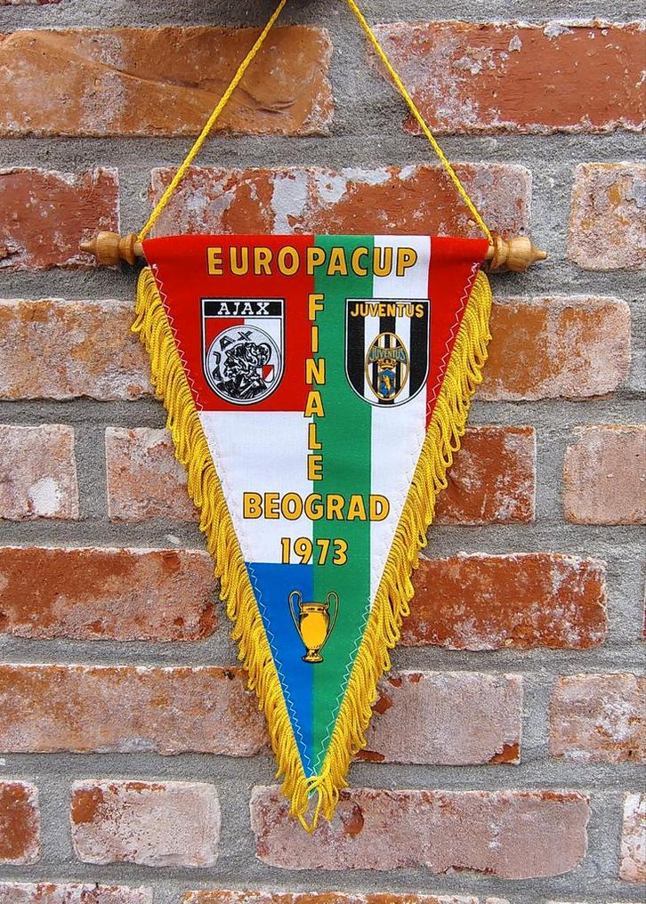 Ajax Amsterdam afc - Juventus 1973 prachtige vintage vaan, Diversen, Vlaggen en Wimpels, Zo goed als nieuw, Ophalen of Verzenden