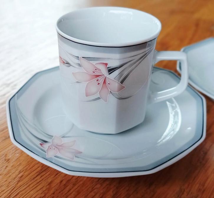 2 Winterling Marktleuthen Bavaria kop en schotel lelie zgan, Huis en Inrichting, Keuken | Servies, Zo goed als nieuw, Kop(pen) en/of Schotel(s)