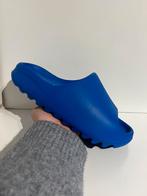 Yeezy Slide Azure maat 44,5, Kleding | Heren, Schoenen, Slippers, Blauw, ., Nieuw