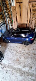 Speelgoed auto elektrische Tesla S, Kinderen en Baby's, Speelgoed | Speelgoedvoertuigen, Ophalen, Gebruikt
