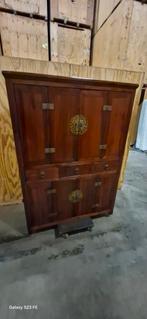 Antieke houten kast met messing details, Ophalen of Verzenden