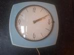 Mooie jaren 50 keramiek klok Pastel blauw, Antiek en Kunst, Antiek | Klokken, Ophalen of Verzenden