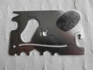 Handgereedschap multitool lineaal schroevendraaier sleutel beschikbaar voor biedingen