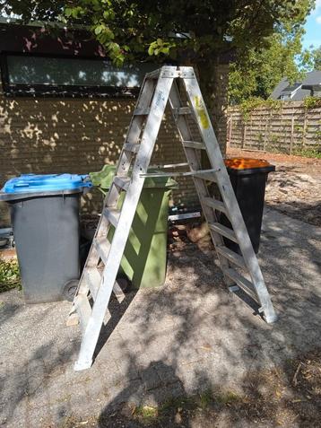 Altrex dubbele trap. beschikbaar voor biedingen