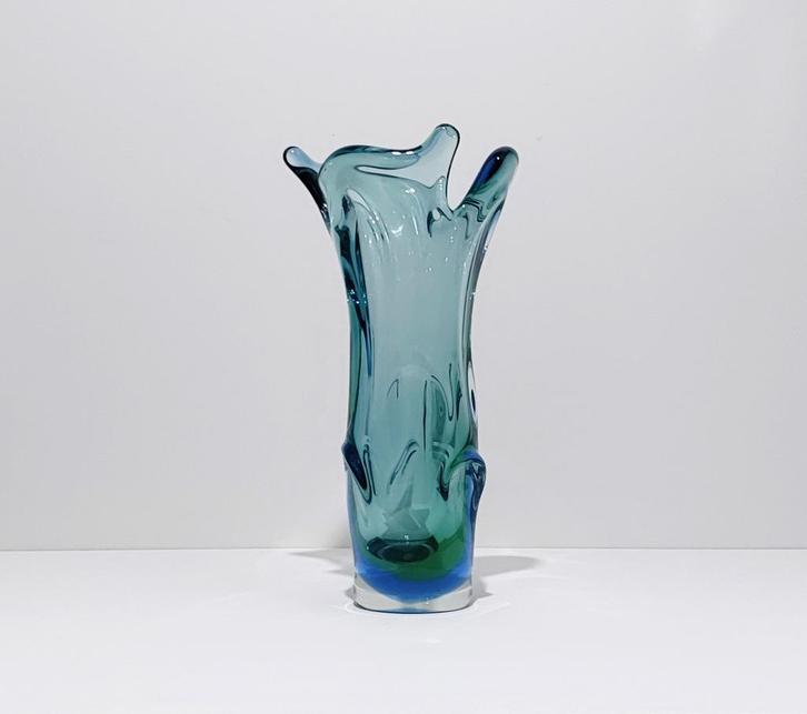 Turquoise - blauwe vaas c1960  Mstisov / Moser Karlovarske., Antiek en Kunst, Antiek | Glas en Kristal, Ophalen of Verzenden