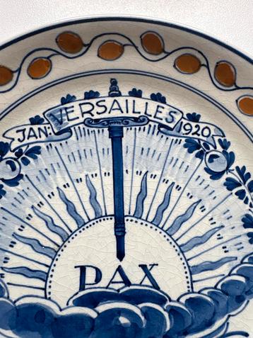Delfts Blauw Herinneringsborden Versailles 1920 beschikbaar voor biedingen