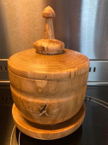 Houtsnijwerk Pot Essen hout Gesigneerd Pot en Deksel beschikbaar voor biedingen