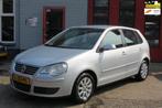 Volkswagen Polo 1.4-16V Trendline 5 DEURS, AIRCO, NWE APK, Voorwielaandrijving, Gebruikt, 4 cilinders, Metallic lak