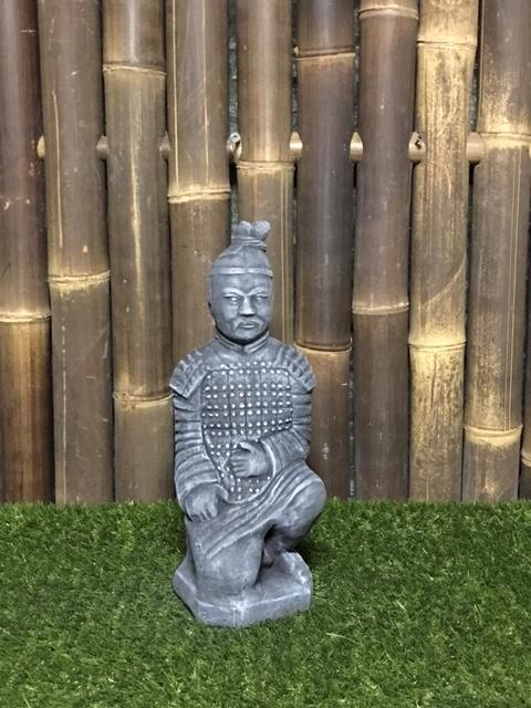 Knielende wachter, Tuin en Terras, Tuinbeelden, Nieuw, Mensenbeeld, Beton, Ophalen