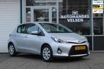 Toyota Yaris 1.5 Full Hybrid Aspiration|Automaat|Navi|Camera, Auto's, Toyota, 47 €/maand, Origineel Nederlands, Te koop, Zilver of Grijs