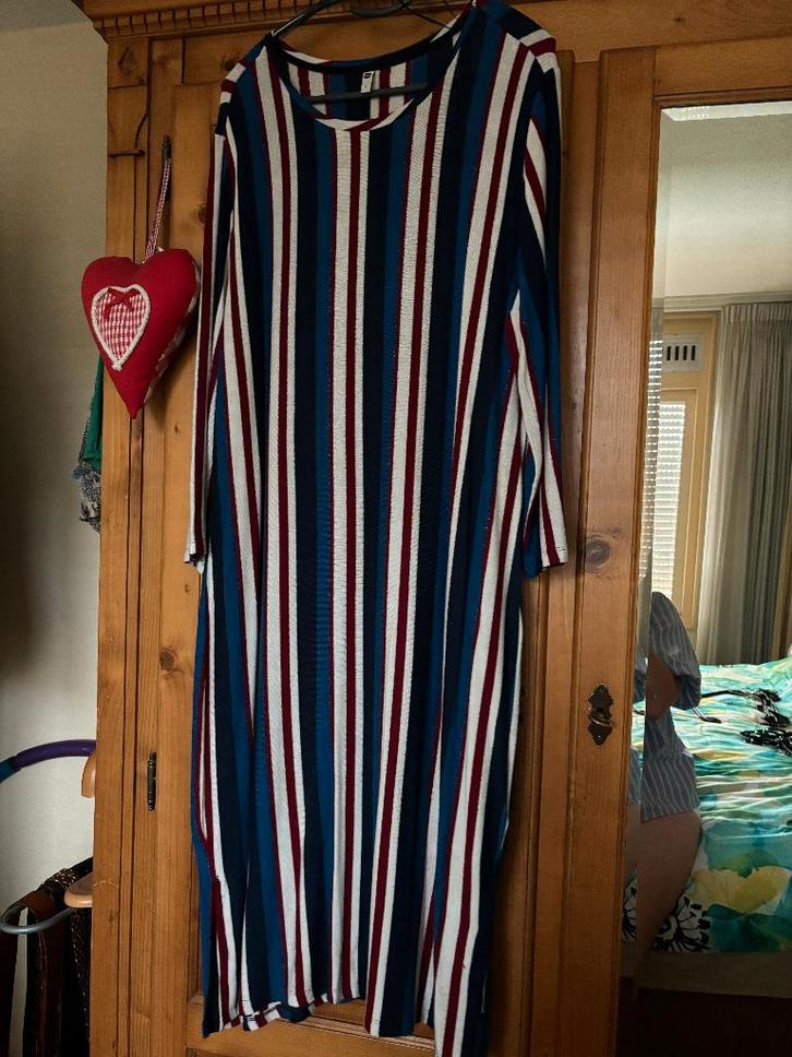Gestreept jurkje van Hema in maat L (42/44), Kleding | Dames, Jurken, Zo goed als nieuw, Maat 42/44 (L), Overige kleuren, Onder de knie