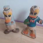 2 houten donald duck beelden., Donald Duck, Gebruikt, Ophalen of Verzenden, Beeldje of Figuurtje