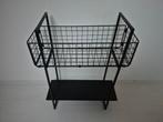 Stijlvol zwart metalen bijzetrekje, Ophalen, Zo goed als nieuw