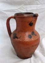 Antieke kruik uit Hongarije, bruin met witte golflijnen (44), Antiek en Kunst, Antiek | Keramiek en Aardewerk, Ophalen