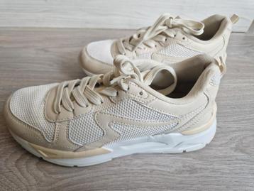 Te koop: beige gymschoenen/ sneakers Maat 36 zgan  beschikbaar voor biedingen