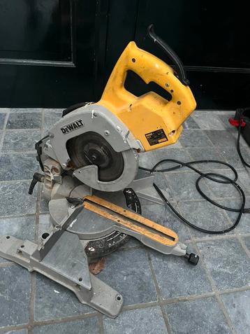 DeWalt DW707 afkortzaag beschikbaar voor biedingen