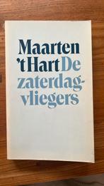 De zaterdagvliegers. Maarten t Hart, Ophalen of Verzenden, Gelezen, Nederland