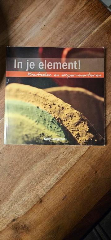 Knutselboek In je element knutselen en experimenteren  beschikbaar voor biedingen