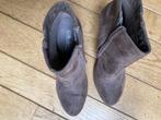 ZGAN Bruine laarsjes, maat 37 met dunne sledehak, 9 cm hoog, Kleding | Dames, Schoenen, Bruin, Verzenden, Zo goed als nieuw, Mode Queen