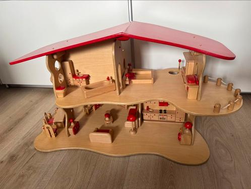 Houten poppenhuis + meubels waldorf montessori (excl maileg), Kinderen en Baby's, Speelgoed | Poppenhuizen, Poppenhuis, Ophalen
