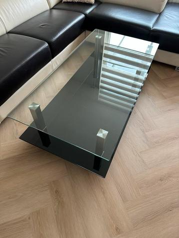 Glazen salontafel beschikbaar voor biedingen