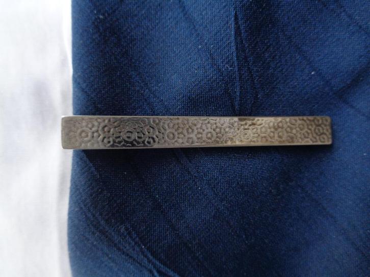 DASSPELD DASKLEM ZILVERKLEURIG GLAD KLEINE RONDJES, Sieraden, Tassen en Uiterlijk, Overige Accessoires, Zo goed als nieuw, Ophalen of Verzenden