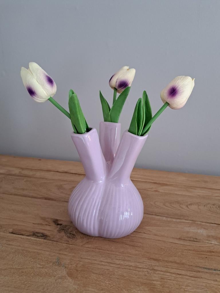 Leuk tulpenvaasje voor 3 tulpen, Overige kleuren, Aardewerk of Porselein, Ophalen of Verzenden, Zo goed als nieuw