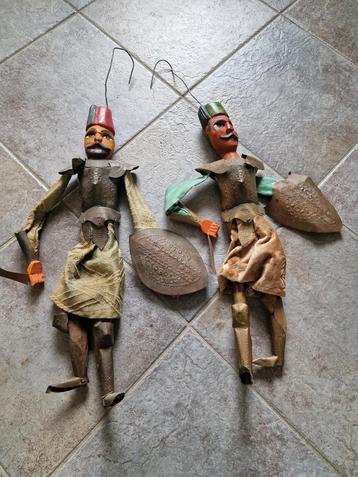 Oude Marionettenpoppen met Koperbeslag beschikbaar voor biedingen