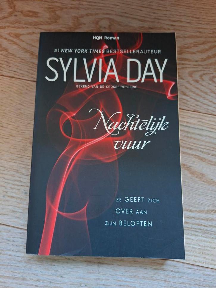 Nachtelijk vuur - Sylvia Day, Boeken, Romans, Zo goed als nieuw, Nederland, Ophalen of Verzenden