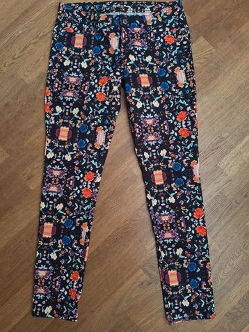 Nieuw! Prachtige skinny jeans Levi's, valt als M beschikbaar voor biedingen